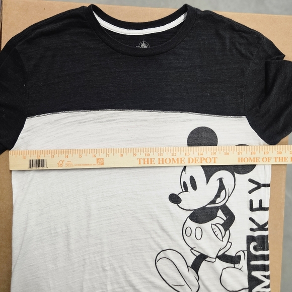 0032 Disney Mickey Mouse 28 Graphic Tee Short Sleeve Black White Size Small - Picture 8 of 11